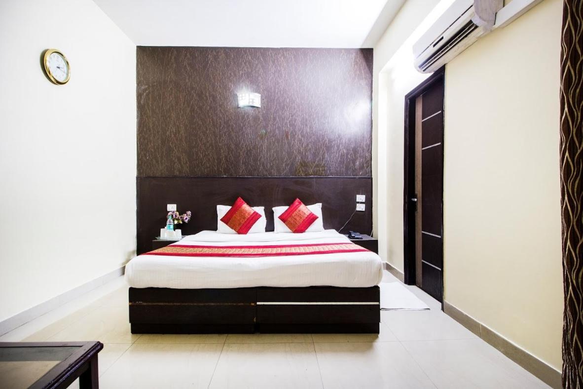 Oyo 9601 Hotel Sunshine Residency Castle Noida Buitenkant foto